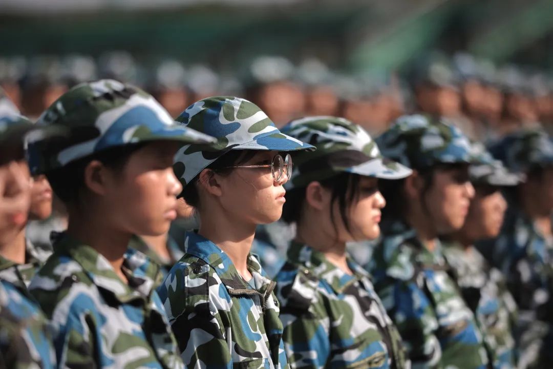 军训进行时|那一抹靓丽的迷彩色  