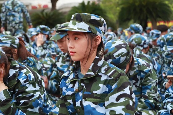军训第一天|“稍息——立正”带你直击军训现场！